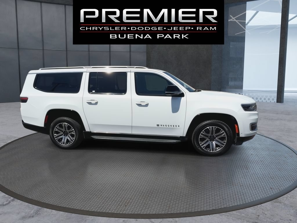 Used 2024 Jeep Wagoneer L Series II w/ Flexible Seating Group RWD image 9