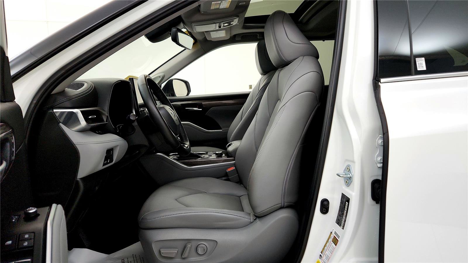 Used 2023 Toyota Highlander Limited image 38