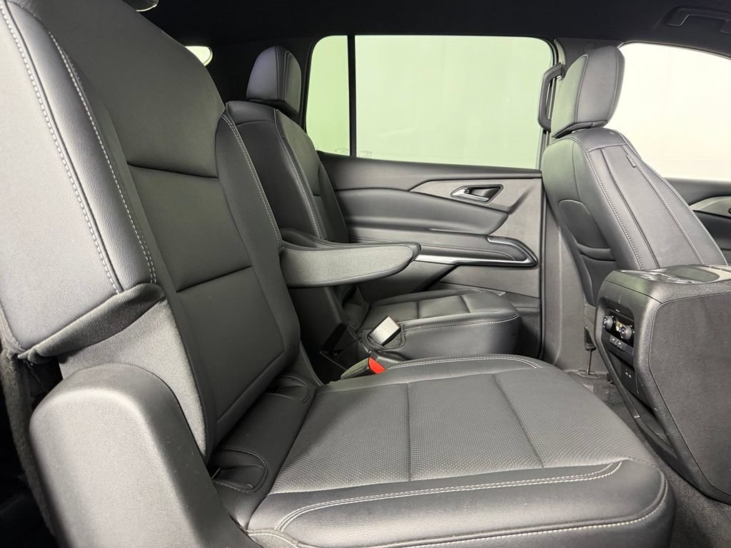 Used 2025 Chevrolet Traverse LT FWD image 32