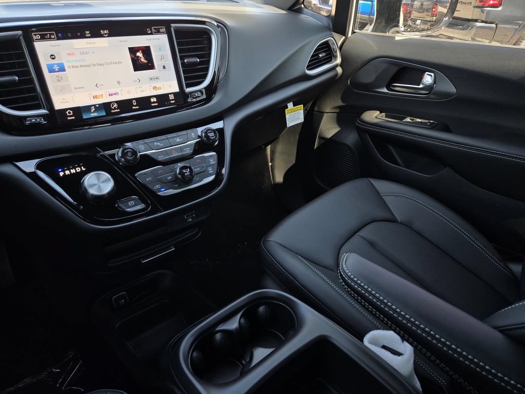 New 2026 Chrysler Voyager LX FWD image 17