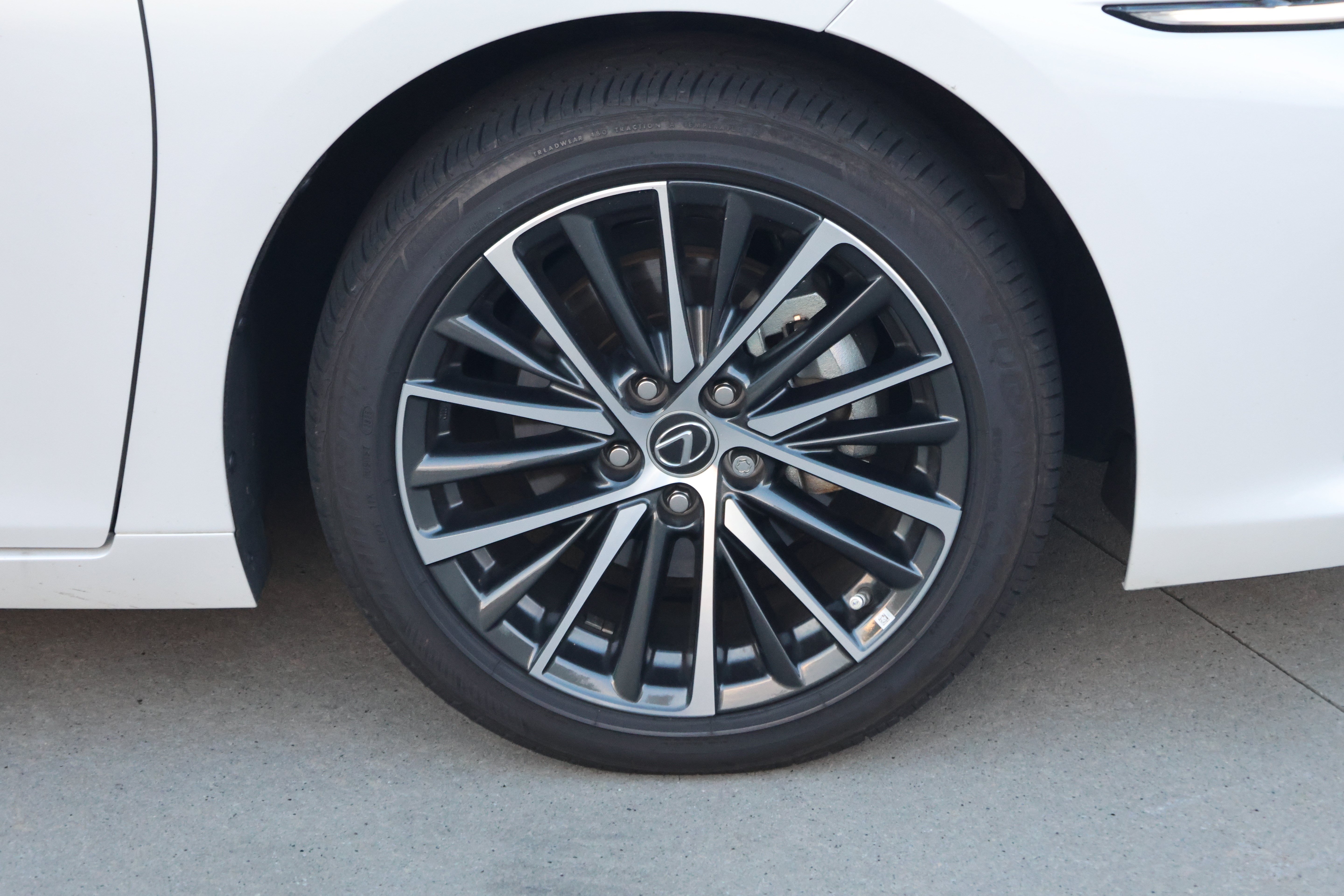 Certified 2025 Lexus ES 300h w/ Premium Package FWD image 11