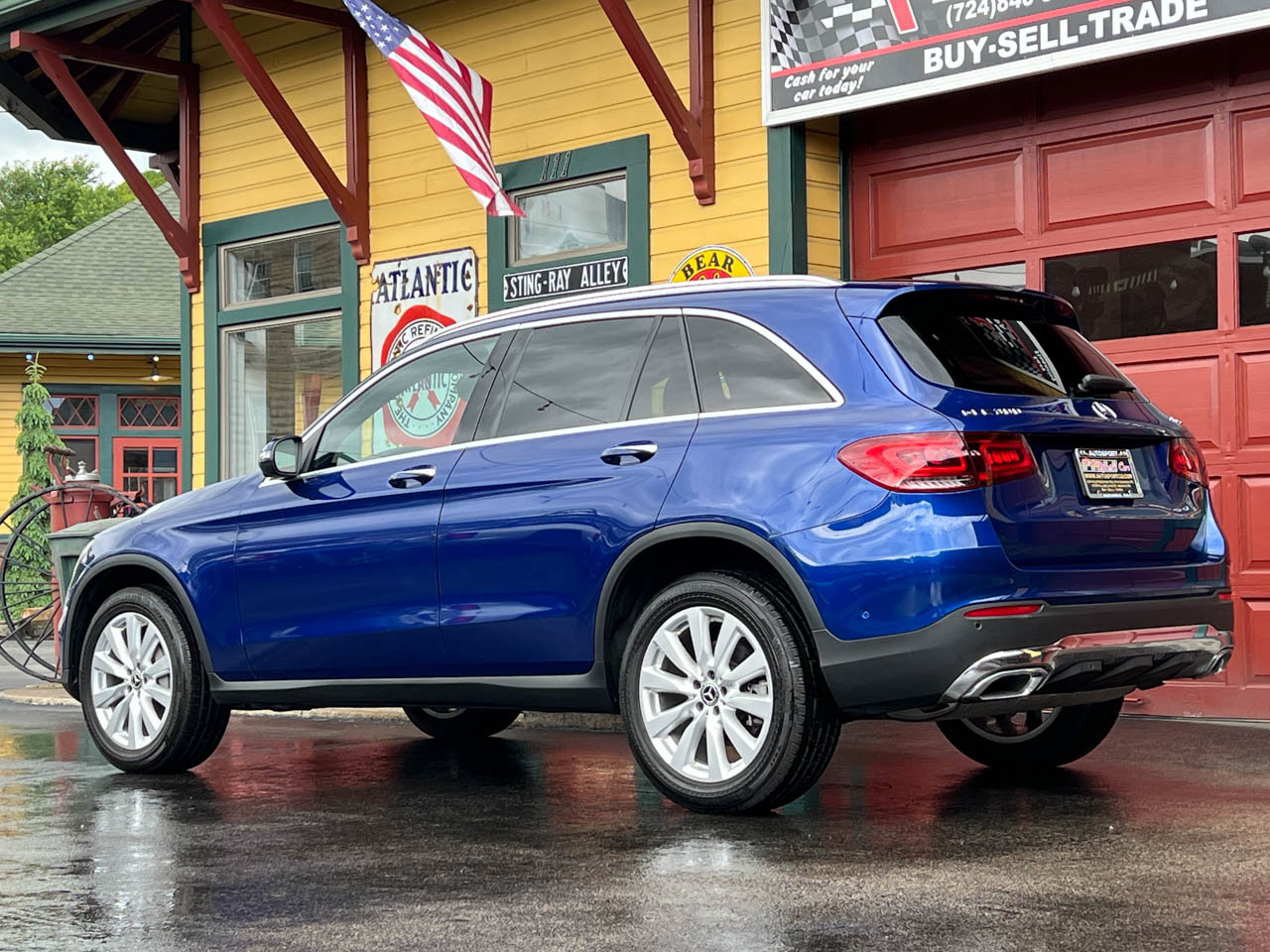 Used 2020 Mercedes-Benz GLC 300 4MATIC w/ Driver Assistance Package image 10