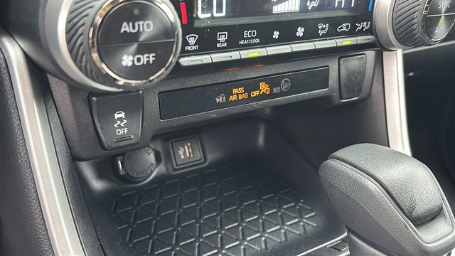 Used 2025 Toyota RAV4 LE AWD/4WD image 21