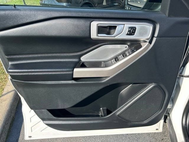 Used 2023 Ford Explorer Limited w/ Limited Technology Package AWD/4WD image 10
