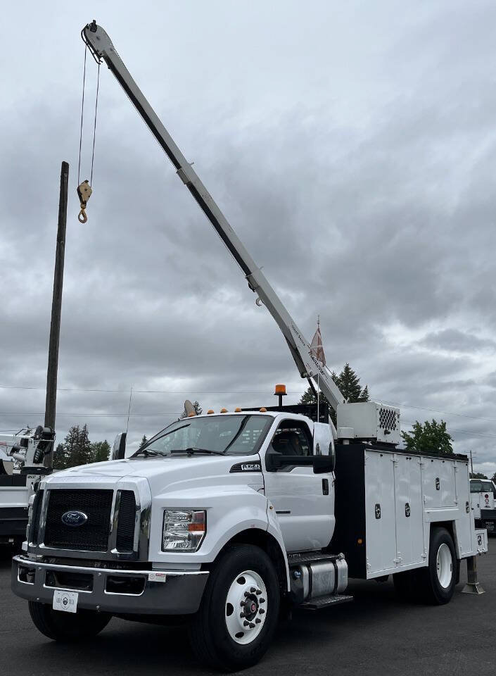 Used 2017 Ford F750 2WD Regular Cab Super Duty image 23