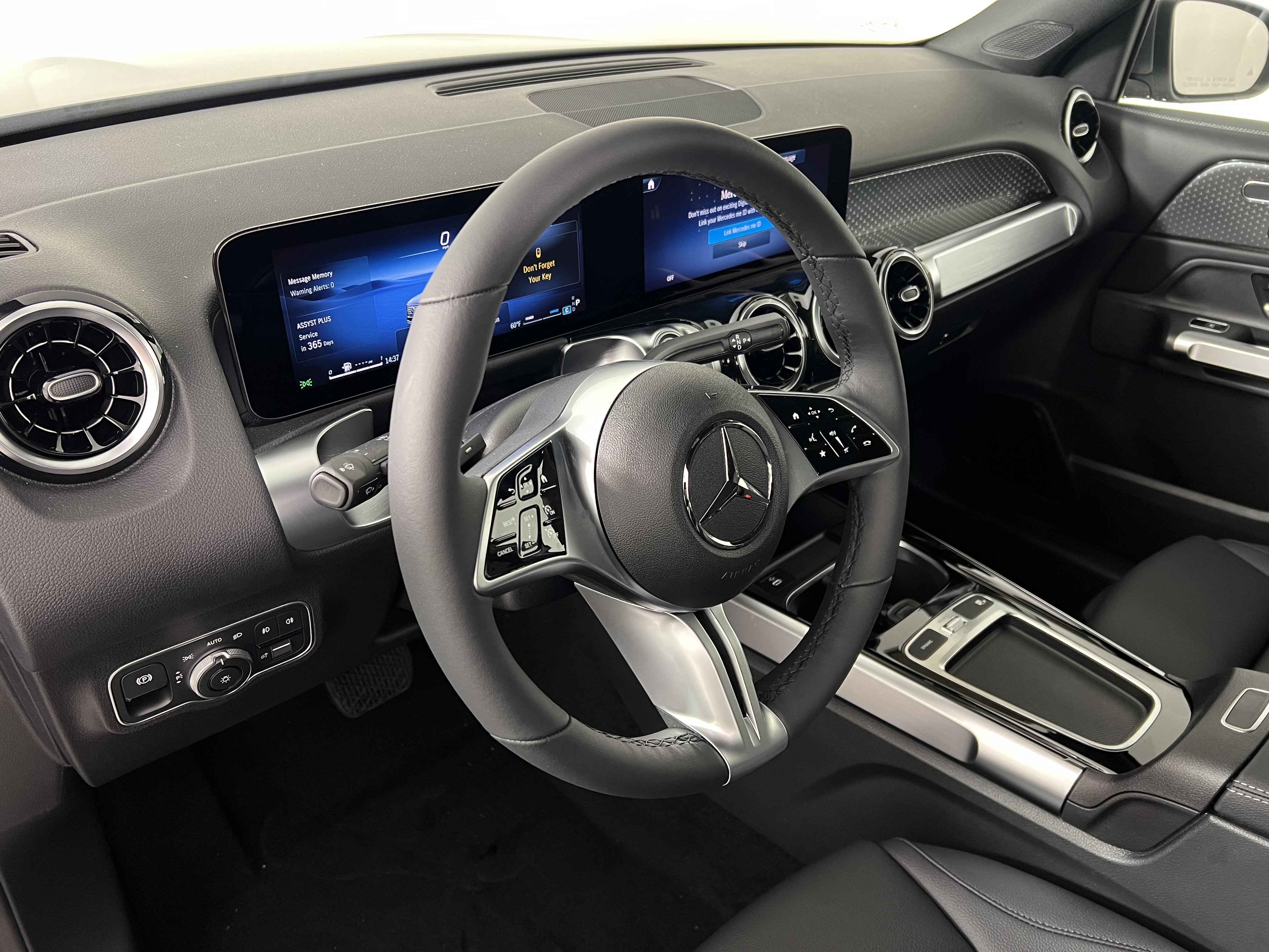 Used 2026 Mercedes-Benz GLB 250 4MATIC image 18