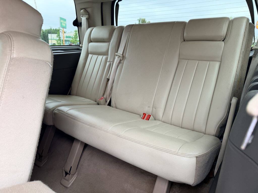 Used 2004 Lincoln Navigator Ultimate AWD/4WD image 6