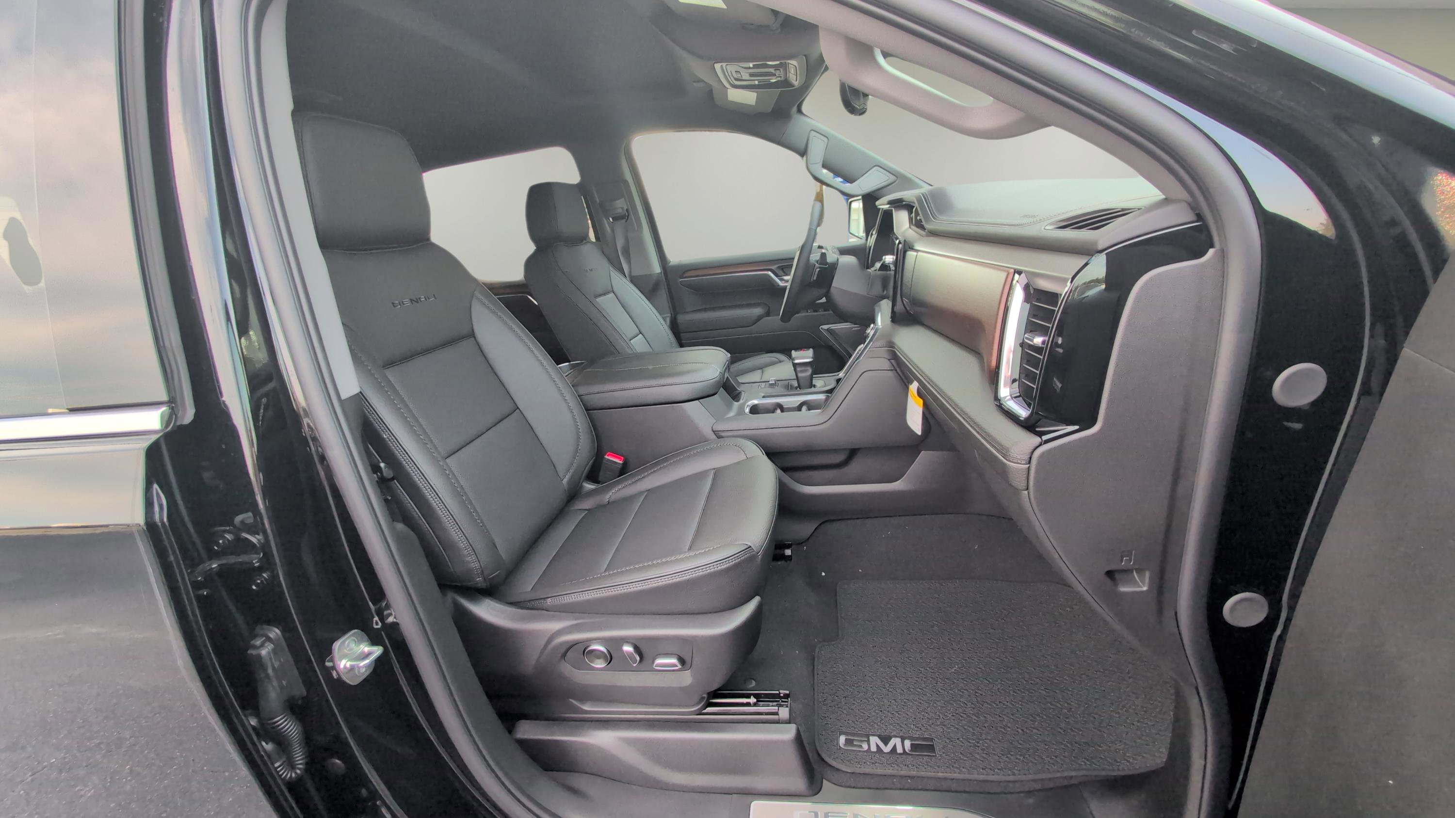 New 2026 GMC Sierra 1500 Denali w/ Technology Package image 12