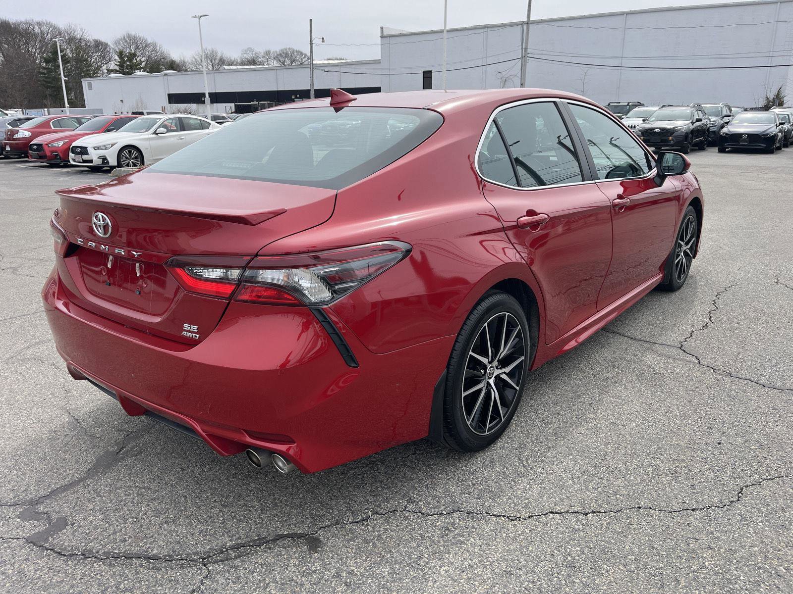 Used 2022 Toyota Camry SE w/ Cold Weather Package image 2