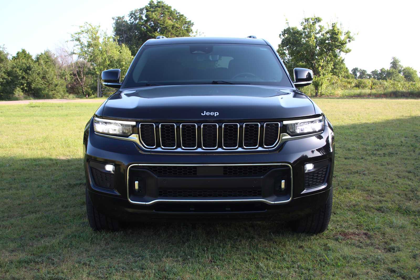 Used 2021 Jeep Grand Cherokee L Overland w/ Luxury Tech Group IV AWD/4WD image 3