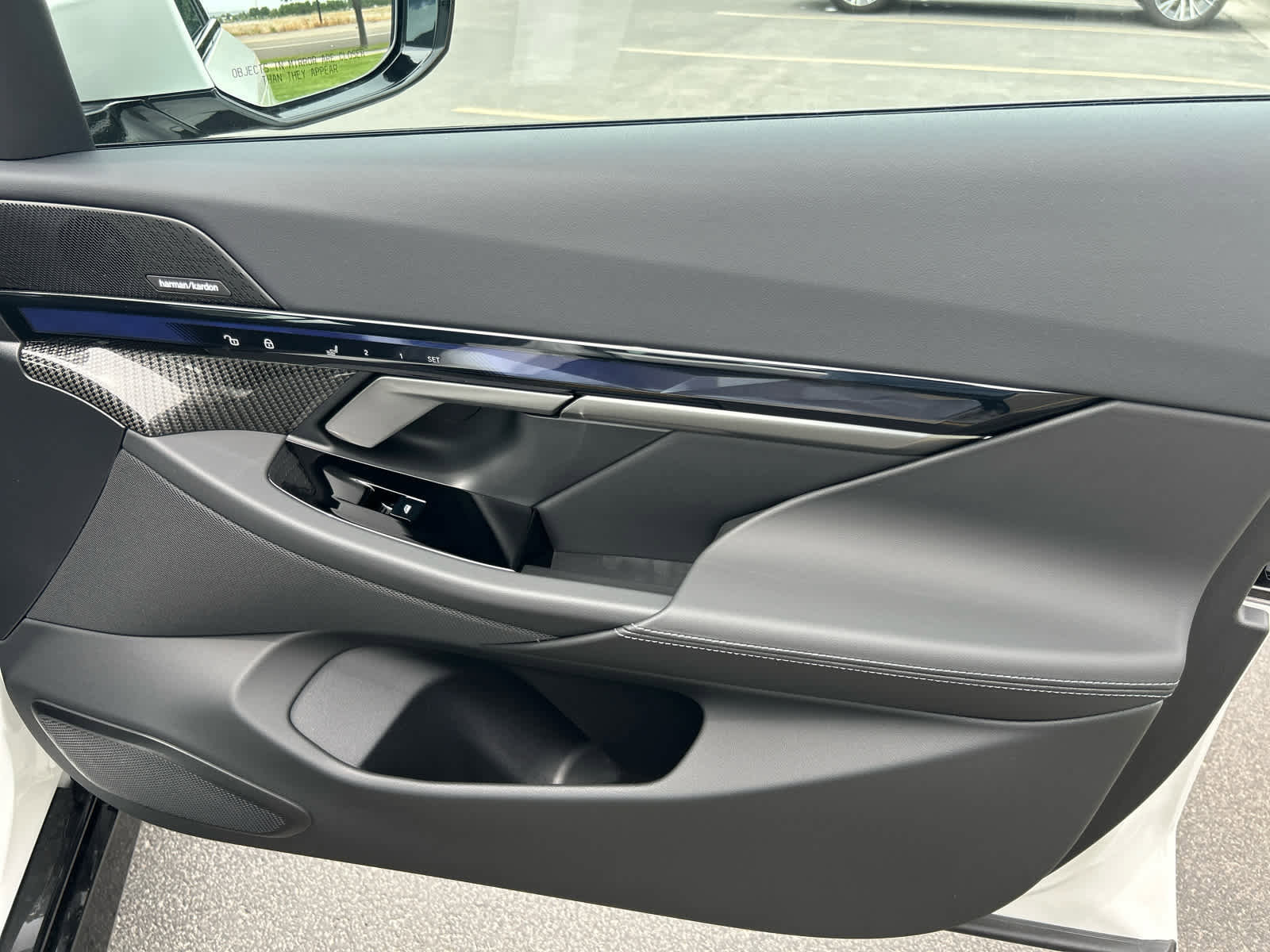 Used 2026 BMW 550e xDrive image 17