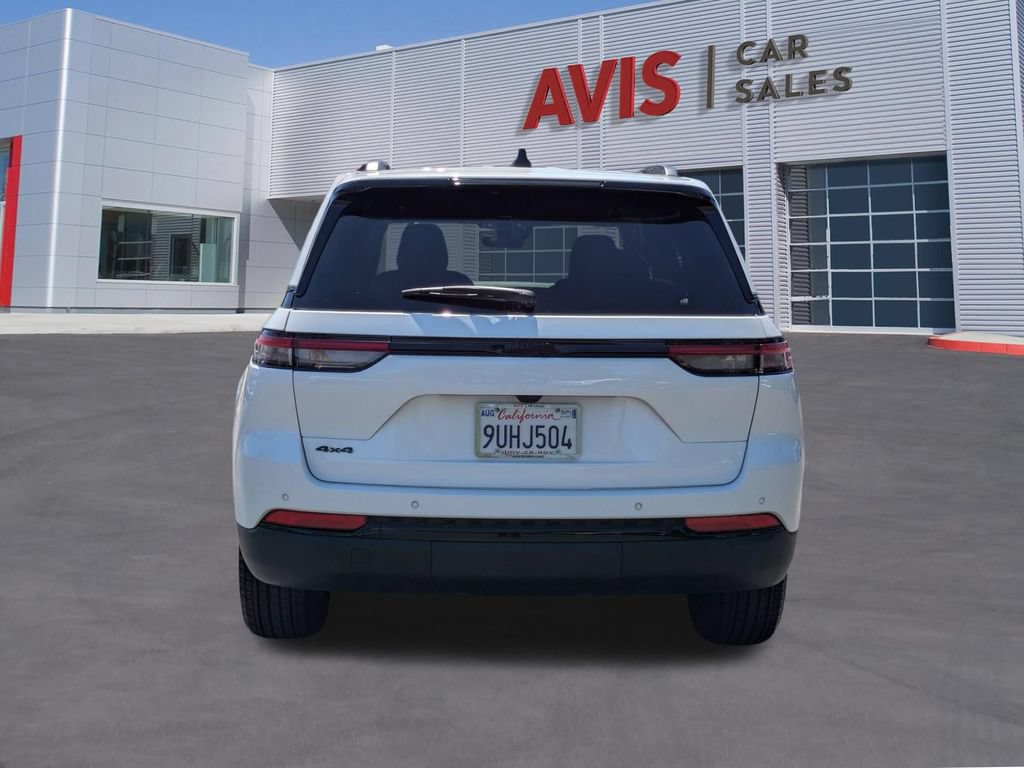 Used 2025 Jeep Grand Cherokee Altitude AWD/4WD image 7