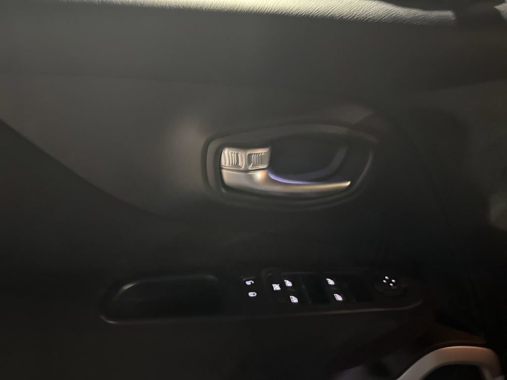 Used 2018 Jeep Renegade Latitude image 46