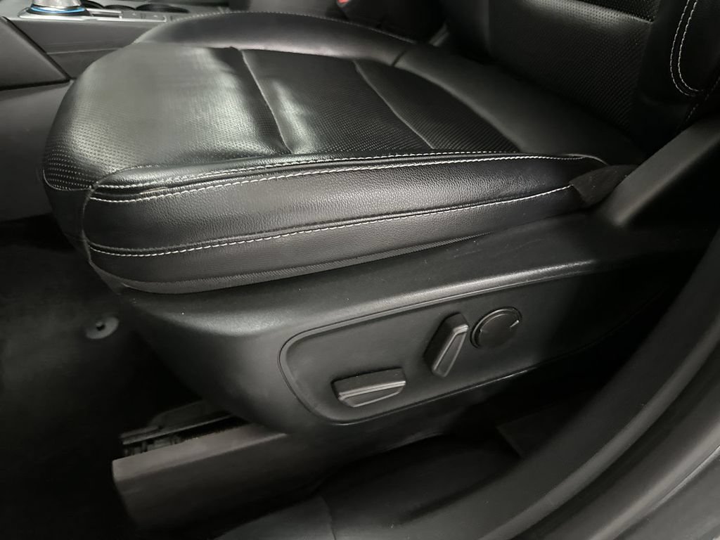 Used 2022 Ford Escape SEL w/ Technology Package AWD/4WD image 12