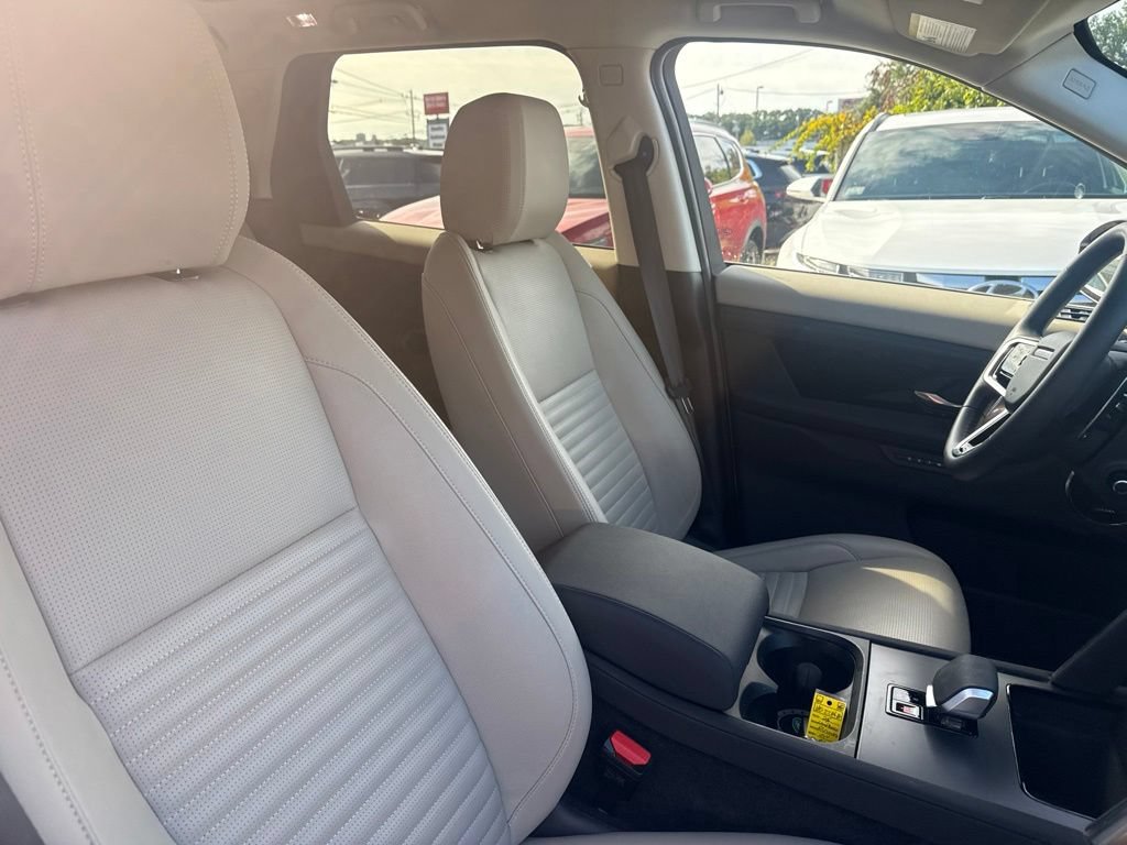 Used 2025 Land Rover Discovery Sport S AWD/4WD image 27