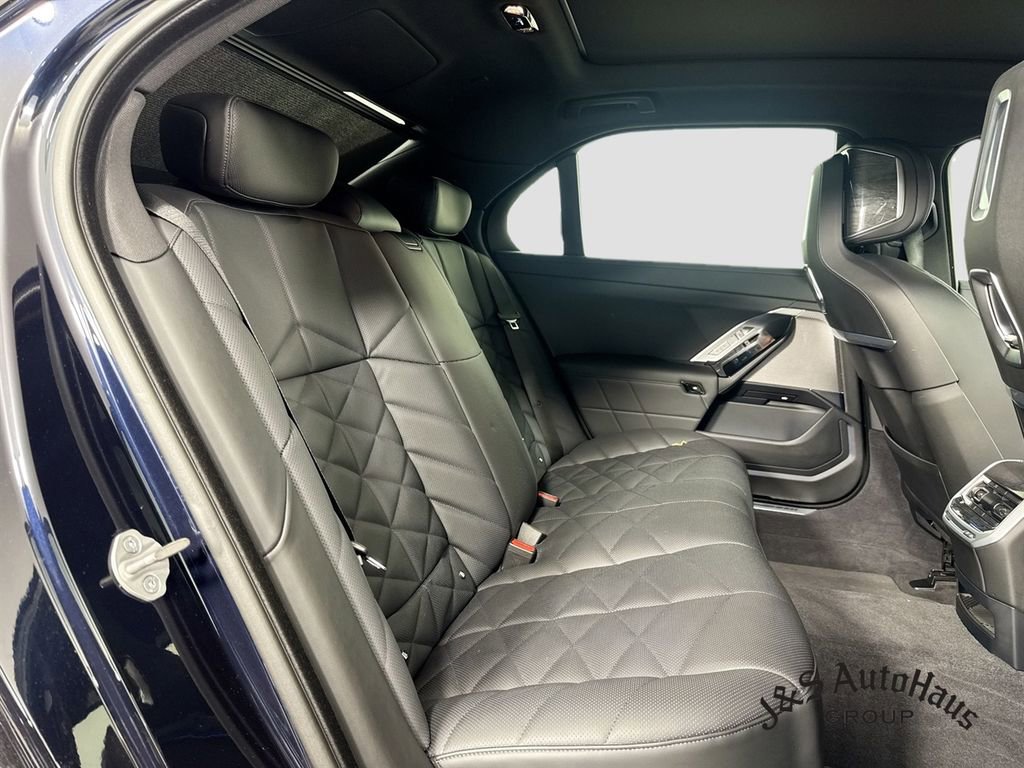 Used 2023 BMW 740i RWD image 34