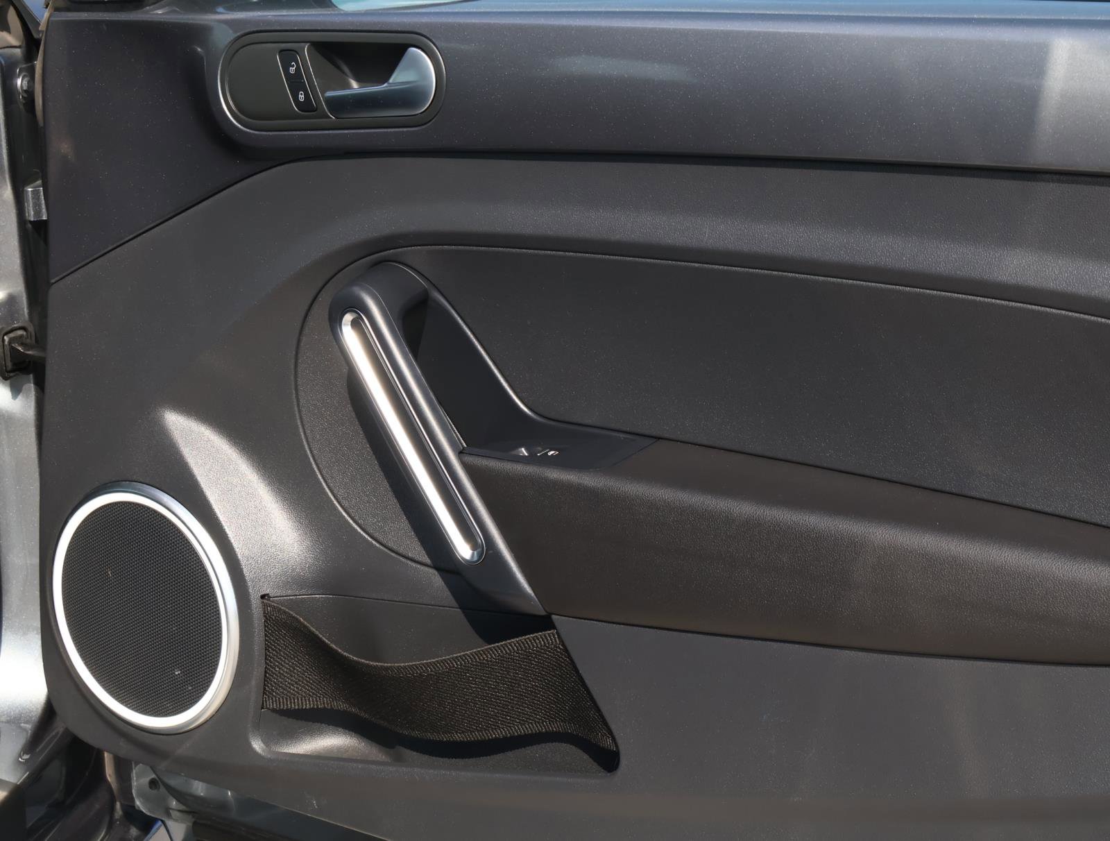 Used 2012 Volkswagen Beetle 2.5 image 12