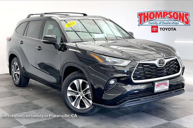 Used 2024 Toyota Highlander XLE FWD video 1
