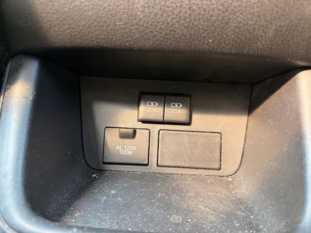 Used 2018 Toyota Highlander SE image 26