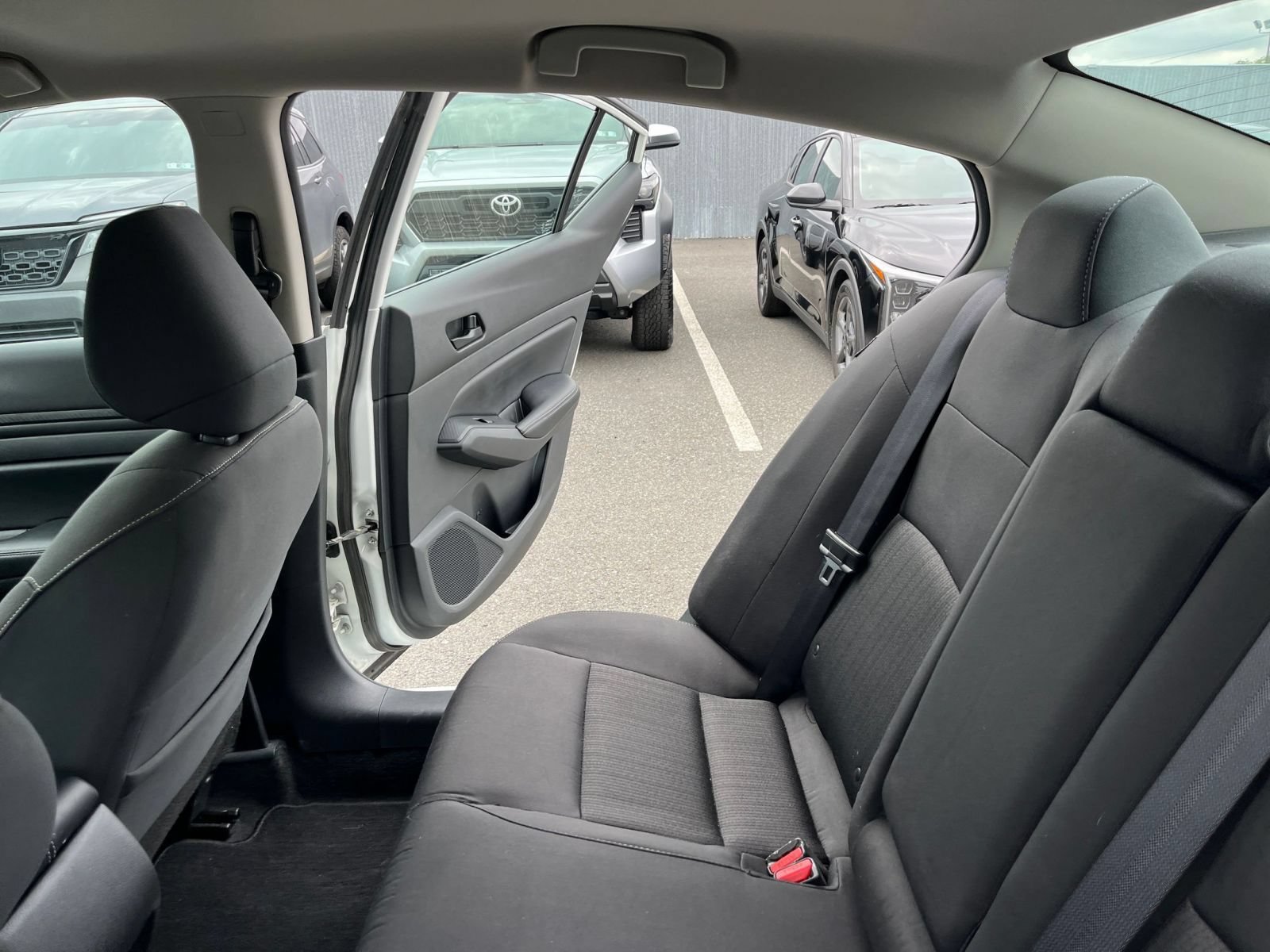 Used 2025 Nissan Altima 2.5 SV FWD image 40