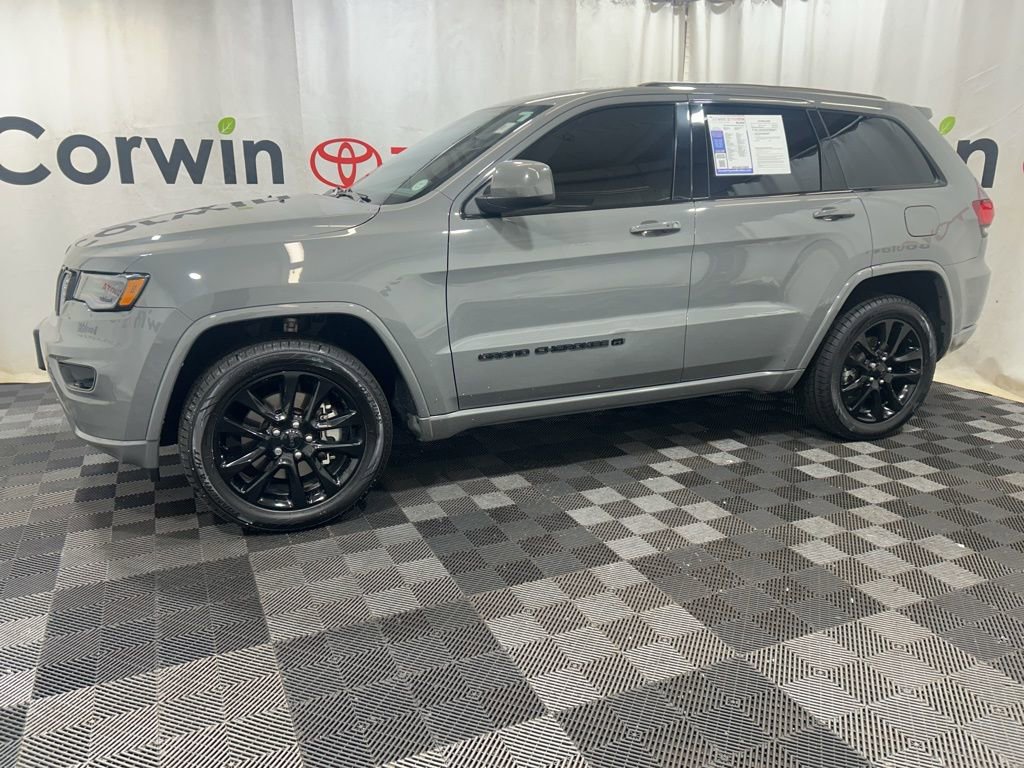 Used 2022 Jeep Grand Cherokee Laredo X AWD/4WD image 4