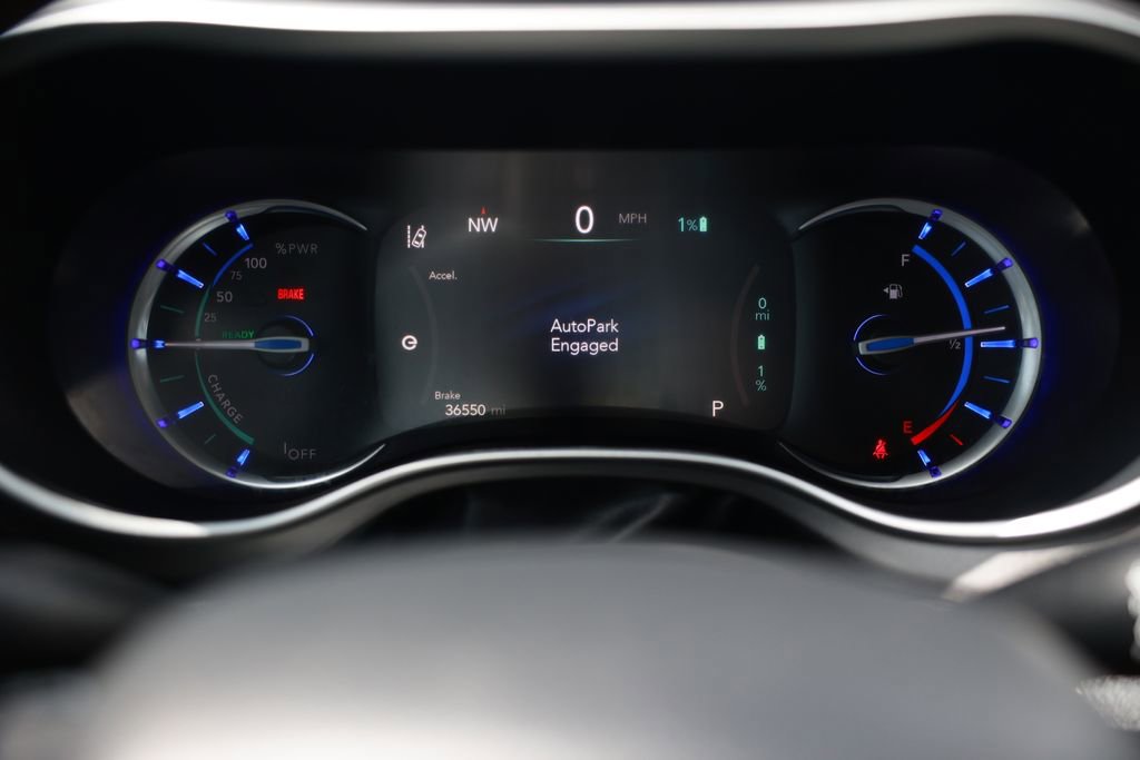 Used 2023 Chrysler Pacifica Touring-L w/ Uconnect Theater Family Group FWD image 21