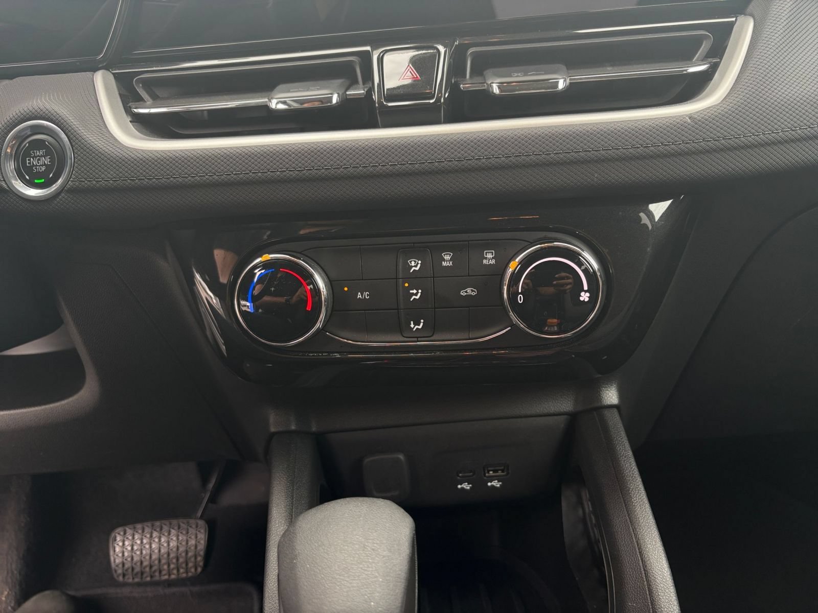 Used 2025 Chevrolet TrailBlazer LT FWD image 17