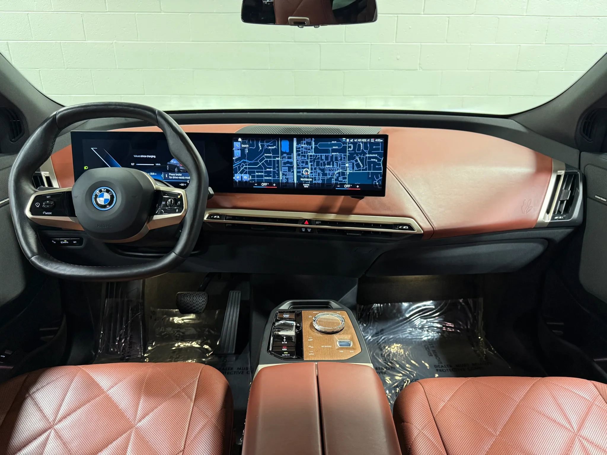 Used 2023 BMW iX xDrive50 w/ Premium Package AWD/4WD image 22
