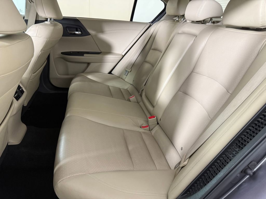 Used 2017 Honda Accord Touring image 12