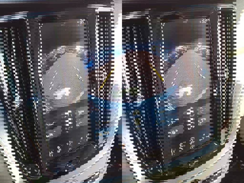 Used 2020 Volvo S60 T6 Momentum image 23