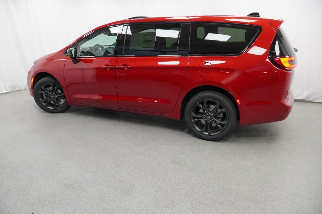 New 2026 Chrysler Pacifica Select image 14