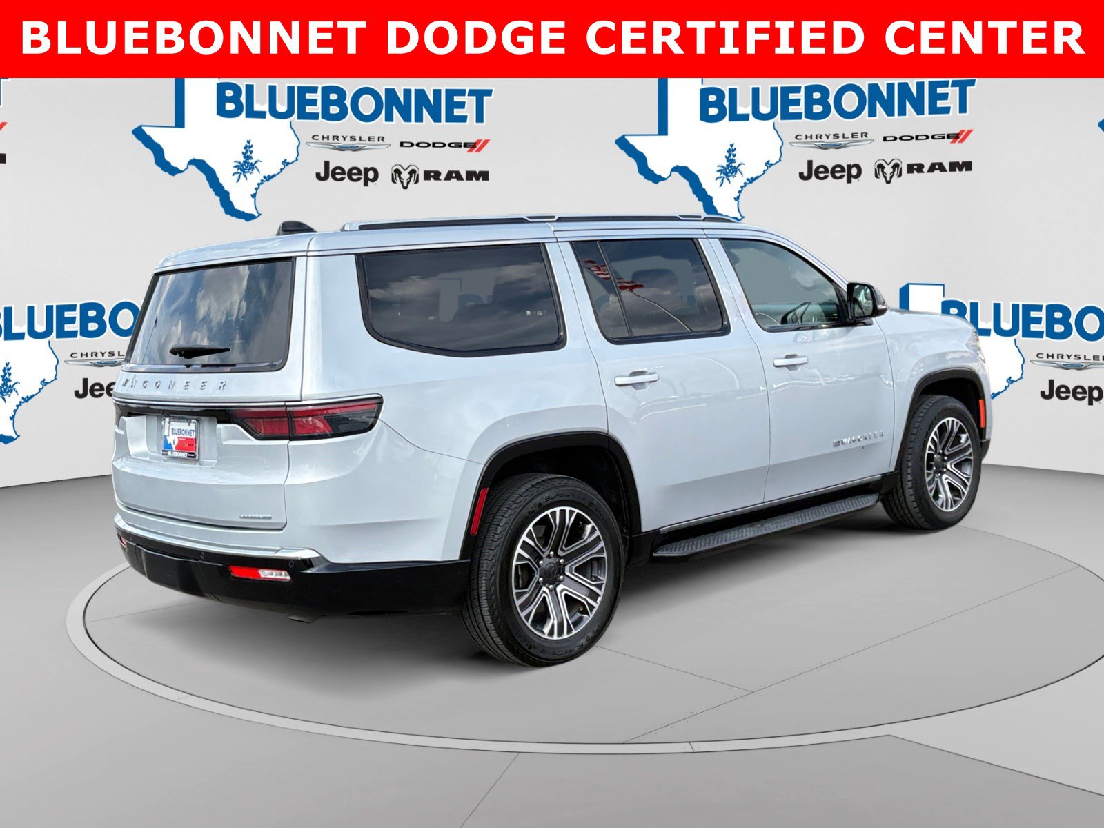 Used 2024 Jeep Wagoneer Series II w/ Flexible Seating Group AWD/4WD image 5