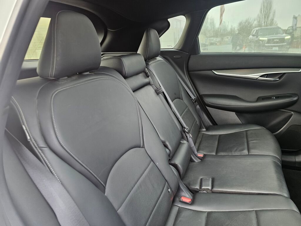Used 2022 INFINITI QX50 Luxe w/ Appearance Package image 16
