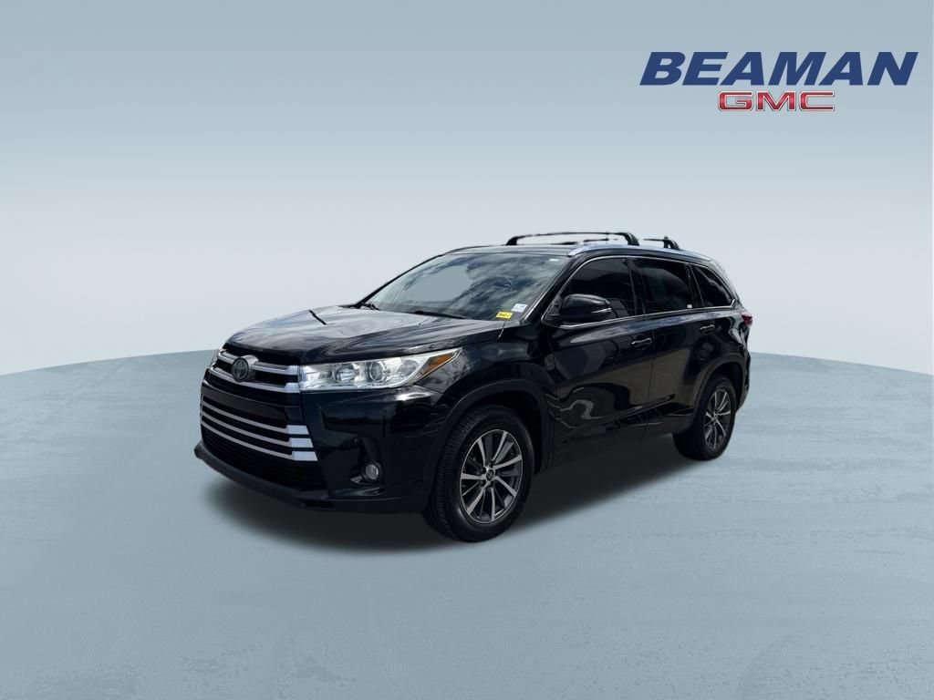Used 2019 Toyota Highlander XLE FWD image 3