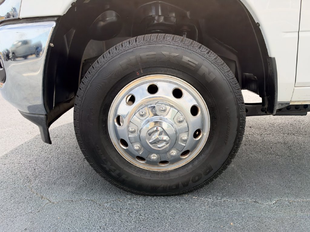 Used 2025 RAM 3500 Tradesman w/ Chrome Appearance Group AWD/4WD image 6