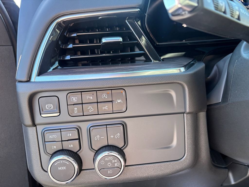 Certified 2025 Chevrolet Suburban Z71 image 19