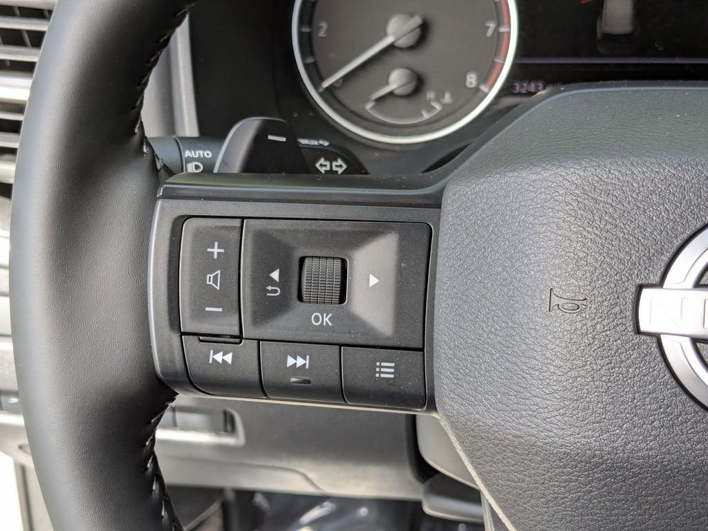 Used 2025 Nissan Rogue SV image 16