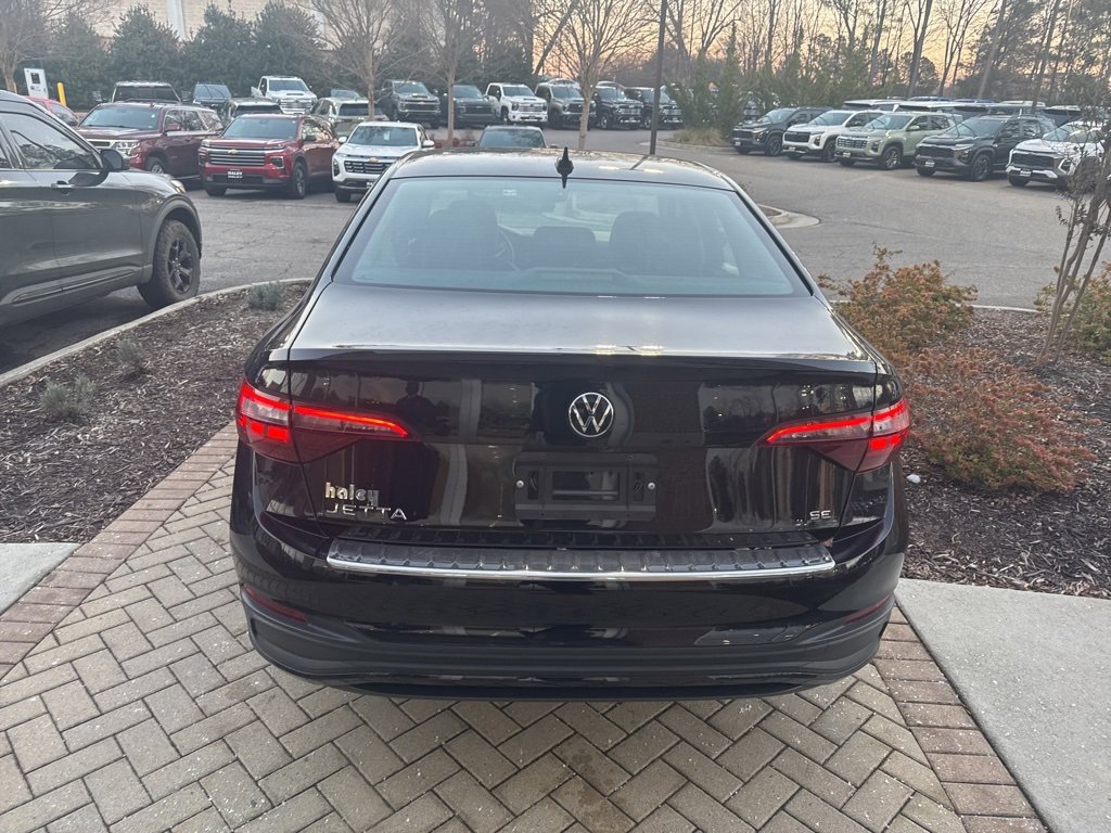 Used 2023 Volkswagen Jetta SE image 5