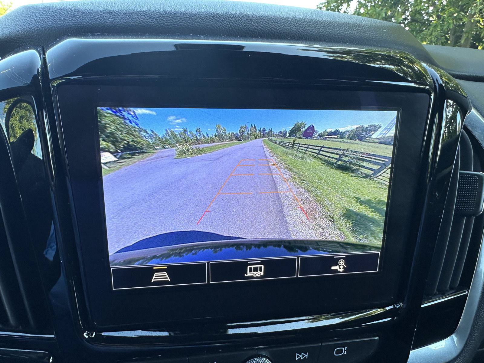 Used 2023 Chevrolet Traverse LT FWD image 34