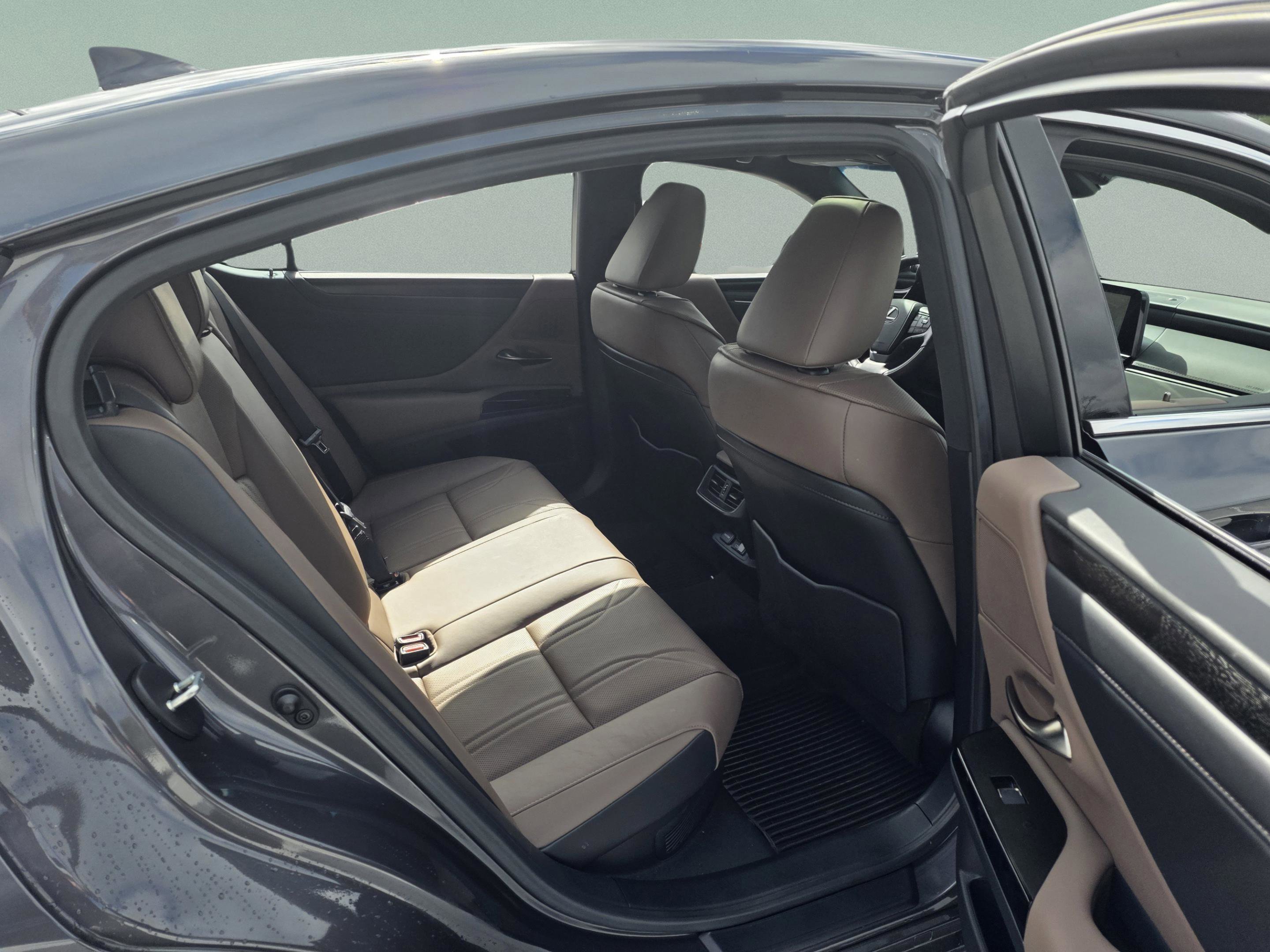 Certified 2024 Lexus ES 300h ES 300h Luxury w/ Technology Package image 23