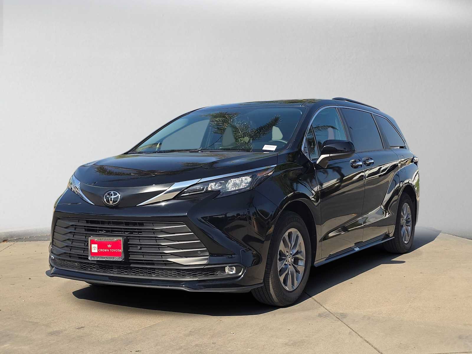 Used 2026 Toyota Sienna XLE FWD image 7