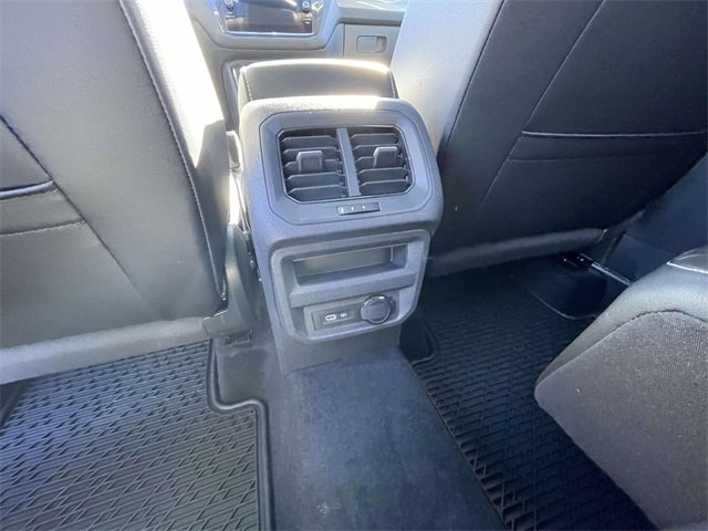 Used 2022 Volkswagen Tiguan SE image 12