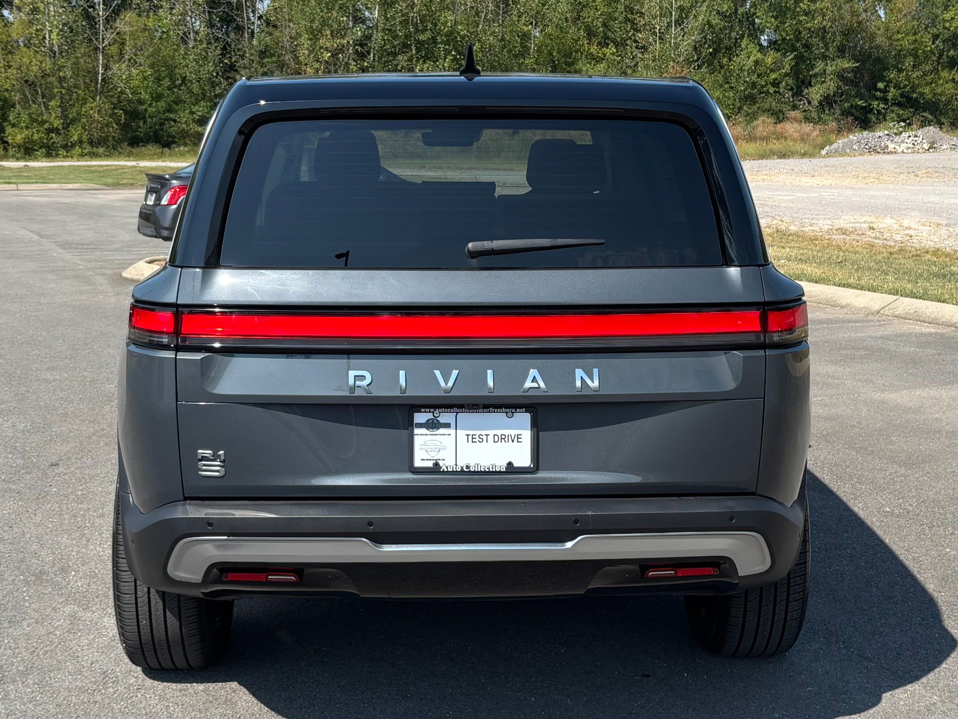 Used 2024 Rivian R1S Adventure Dual AWD/4WD image 5