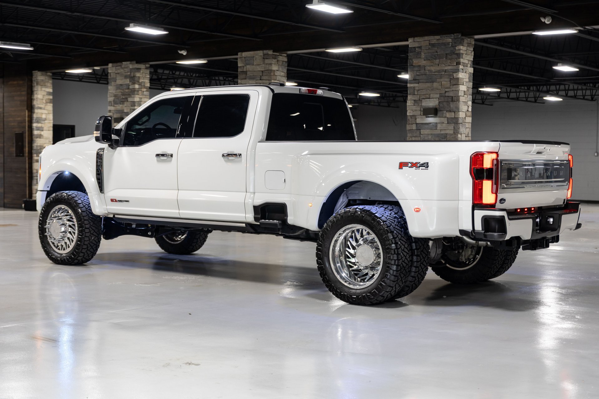 Used 2023 Ford F450 Platinum w/ FX4 Off-Road Package AWD/4WD image 21