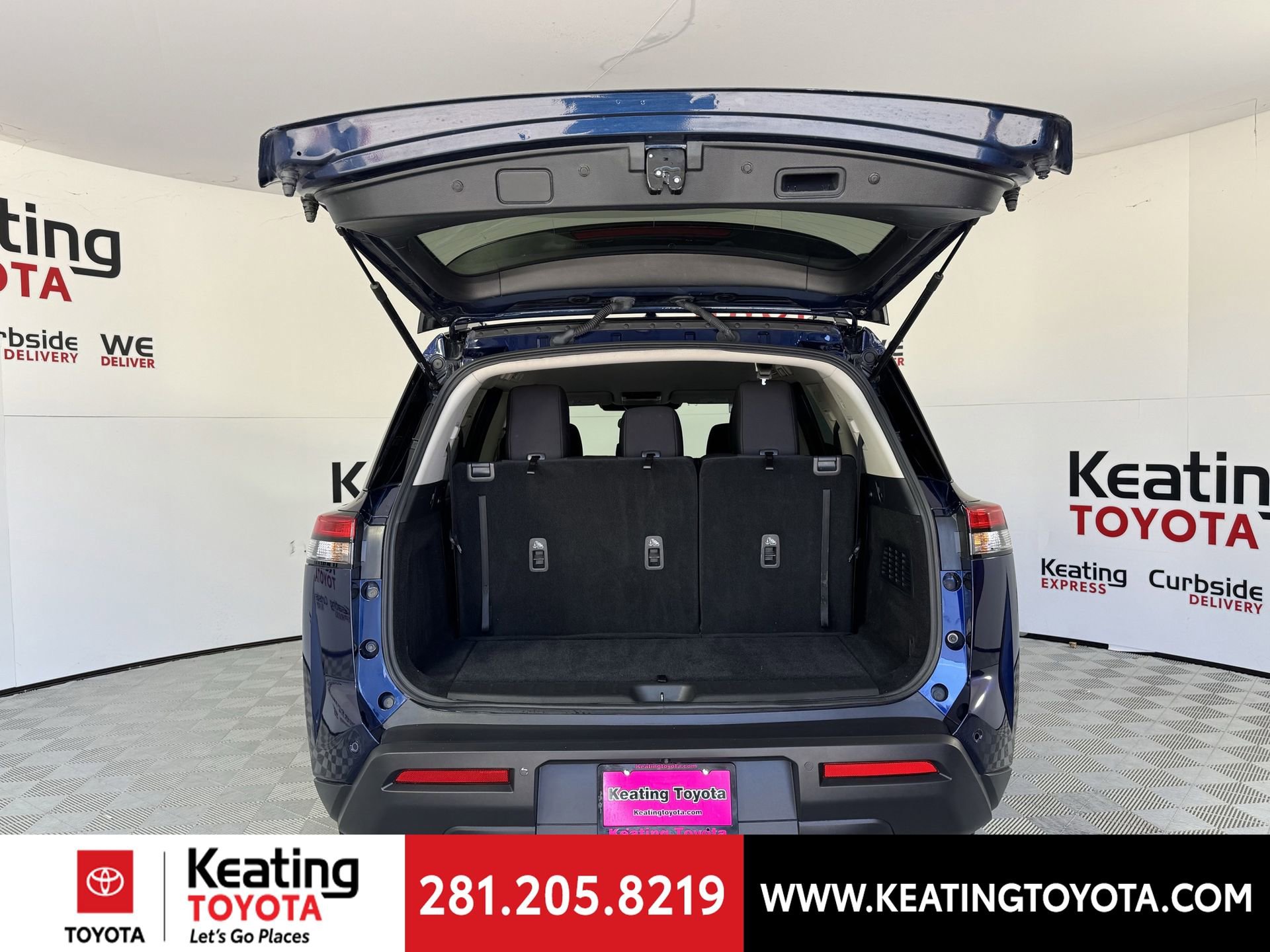 Used 2024 Nissan Pathfinder SV image 17