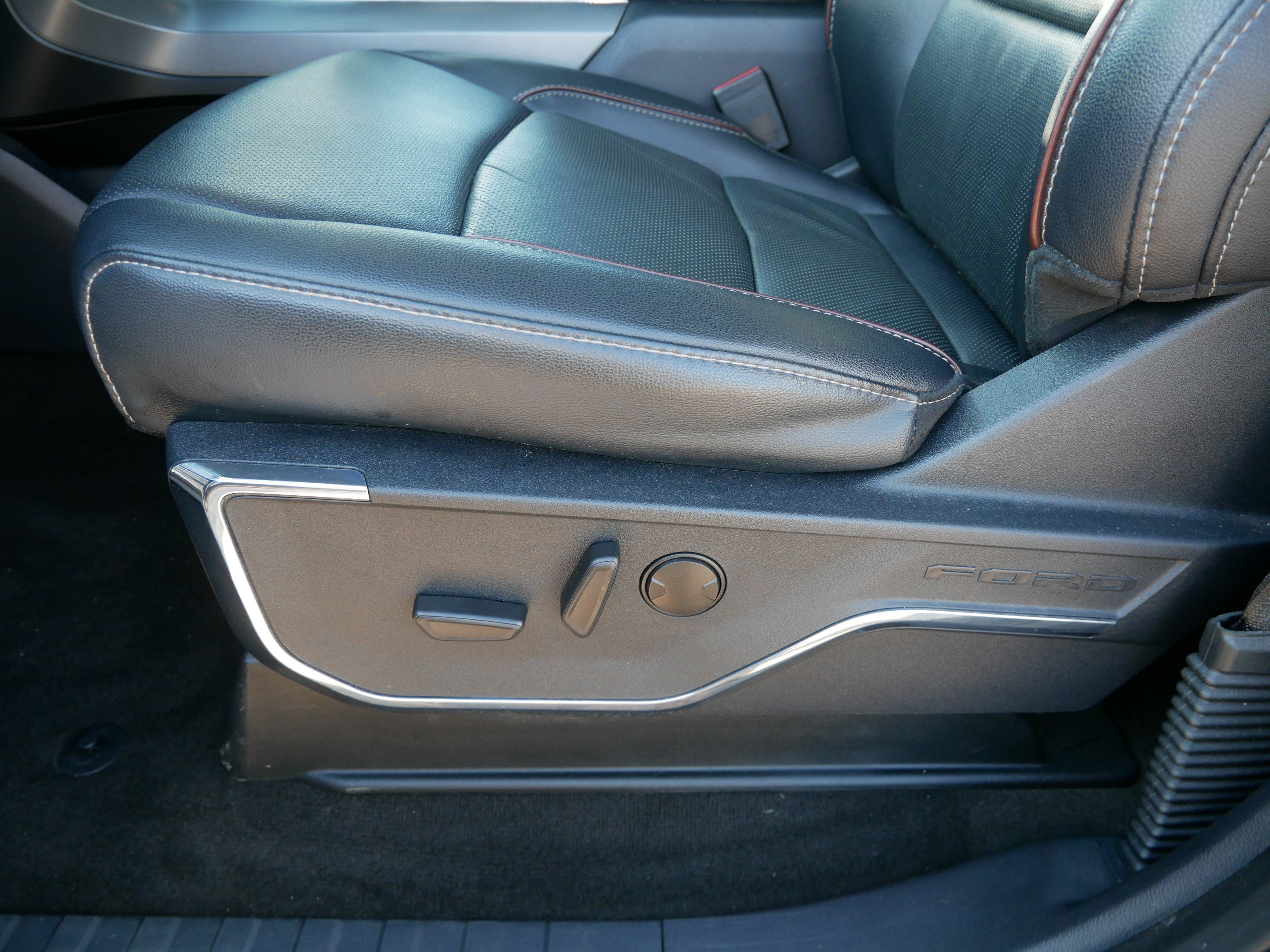 Used 2022 Ford F150 Lariat w/ Equipment Group 501A Mid image 20