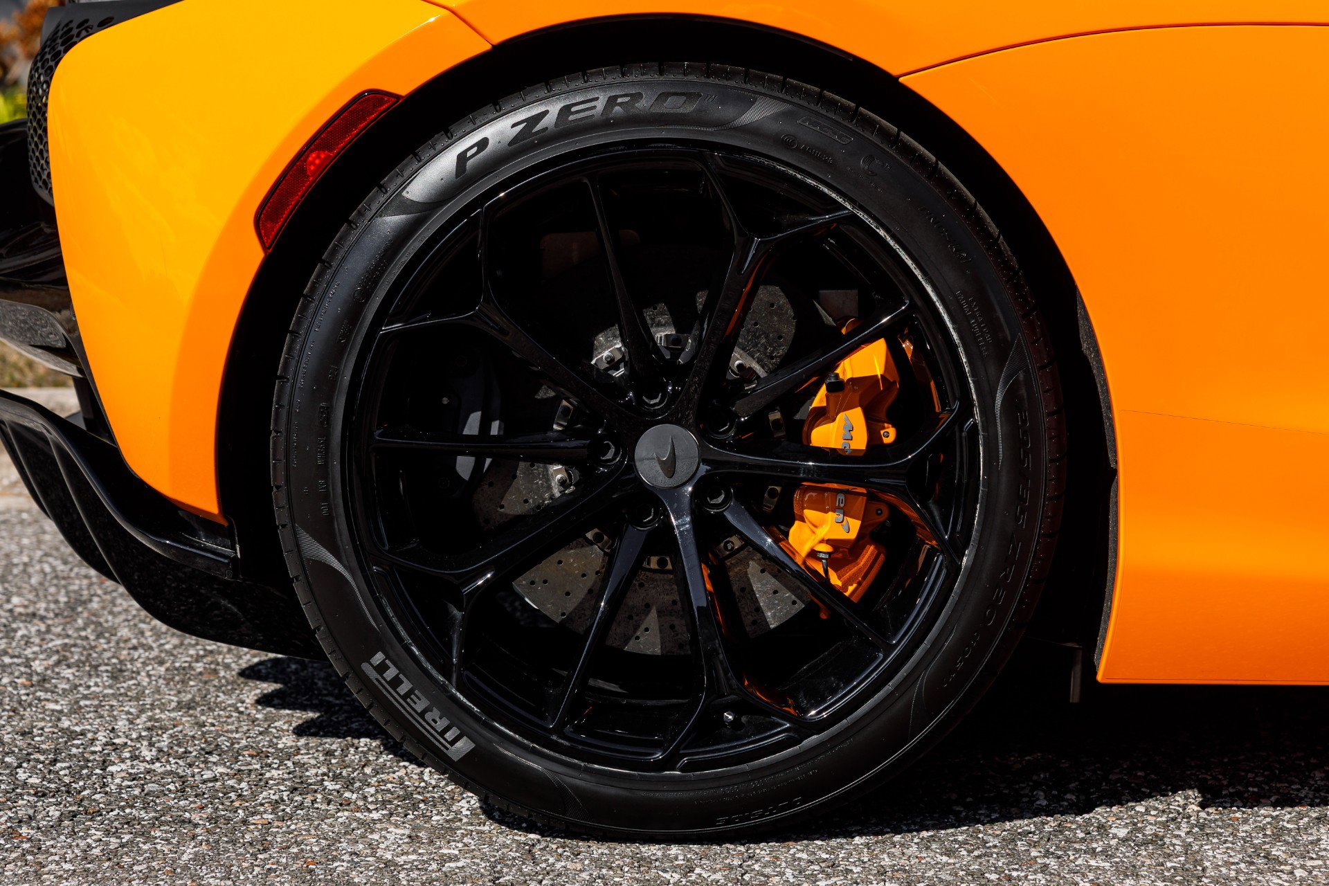 Used 2025 McLaren Artura image 16