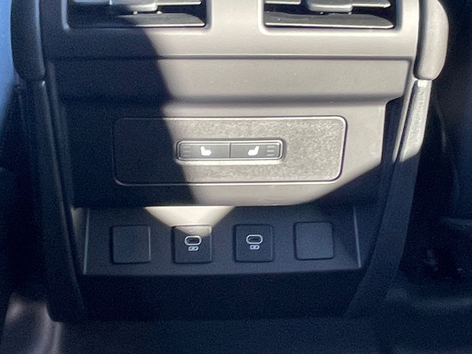 Used 2025 Land Rover Defender 110 S AWD/4WD image 18