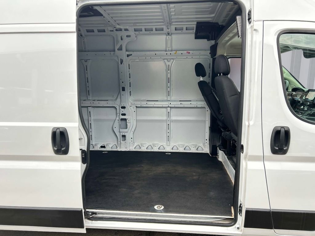 Used 2025 RAM ProMaster 2500 w/ Convenience Group image 12