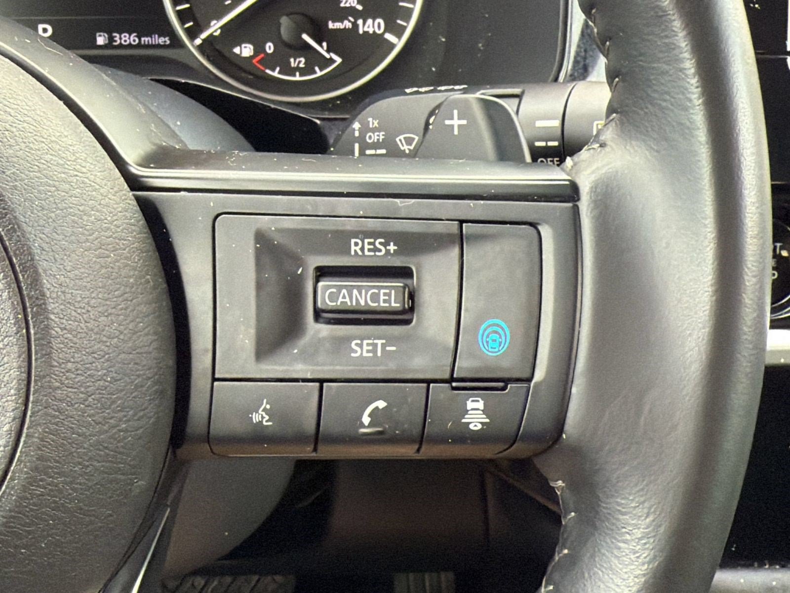 Used 2025 Nissan Pathfinder SV AWD/4WD image 18
